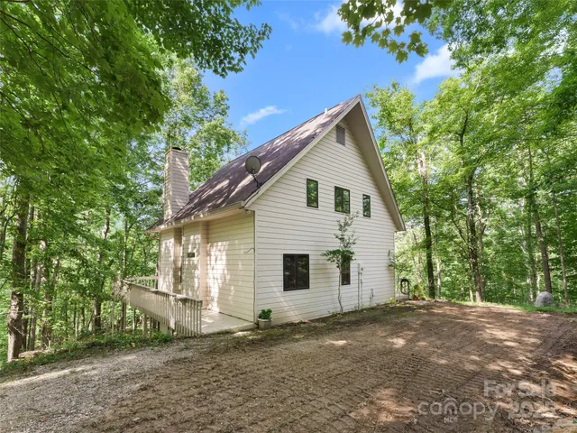 a view of a house with a yard and garage