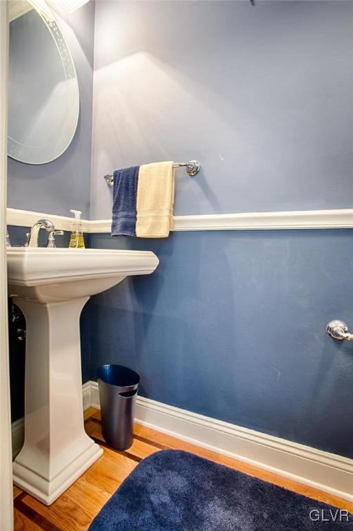 799 Hunter Road Easton, PA 18040 - Photo 17 of 35 Powder room