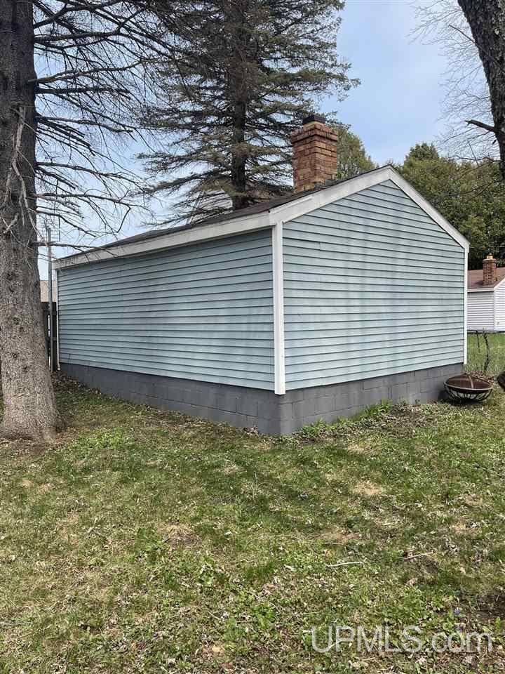 683 Cedar Street Ishpeming, MI 49849 - Photo 14 of 20