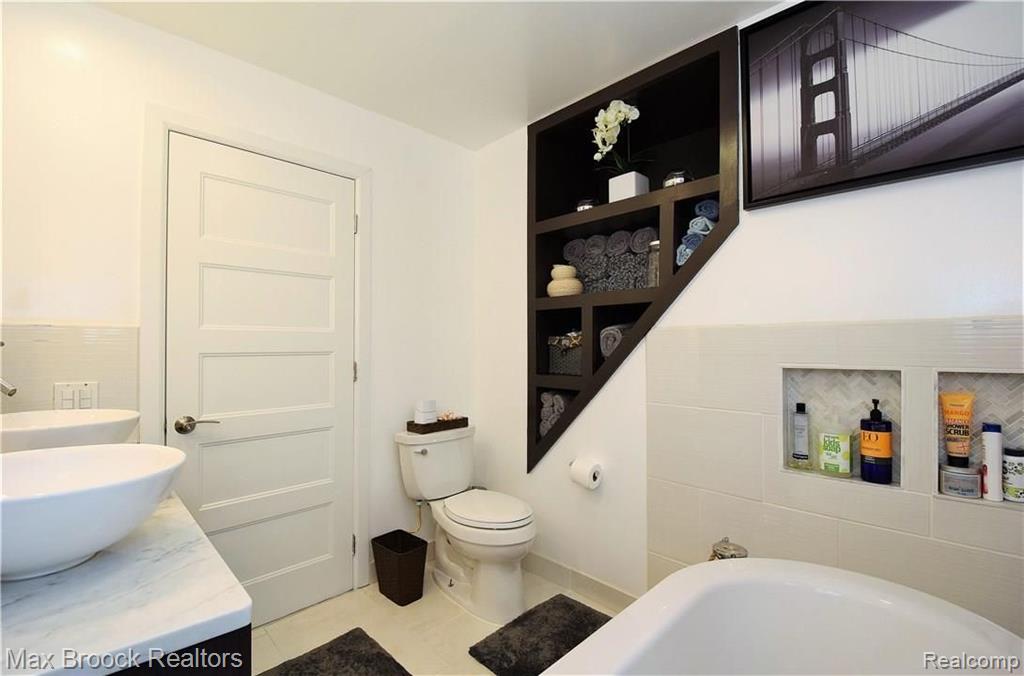 16157 Reedmere Avenue Beverly Hills, MI 48025 - Photo 13 of 19