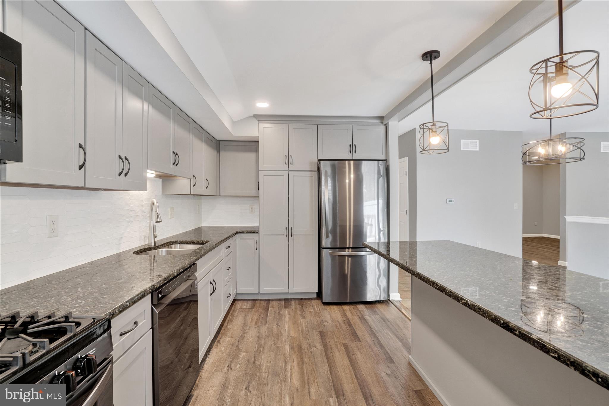 1542 Bonbar Road York, PA 17403 - Photo 13 of 33