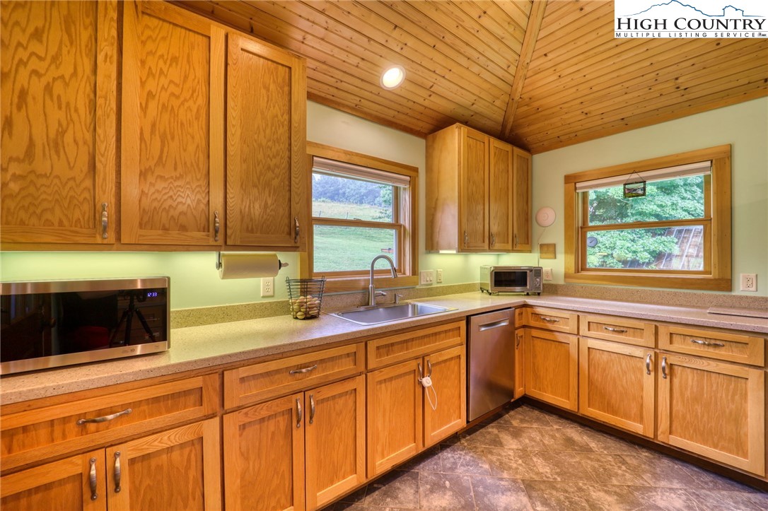 164 Lola Perry Road Zionville, NC 28698 - Photo 17 of 49 Gallery Image 17