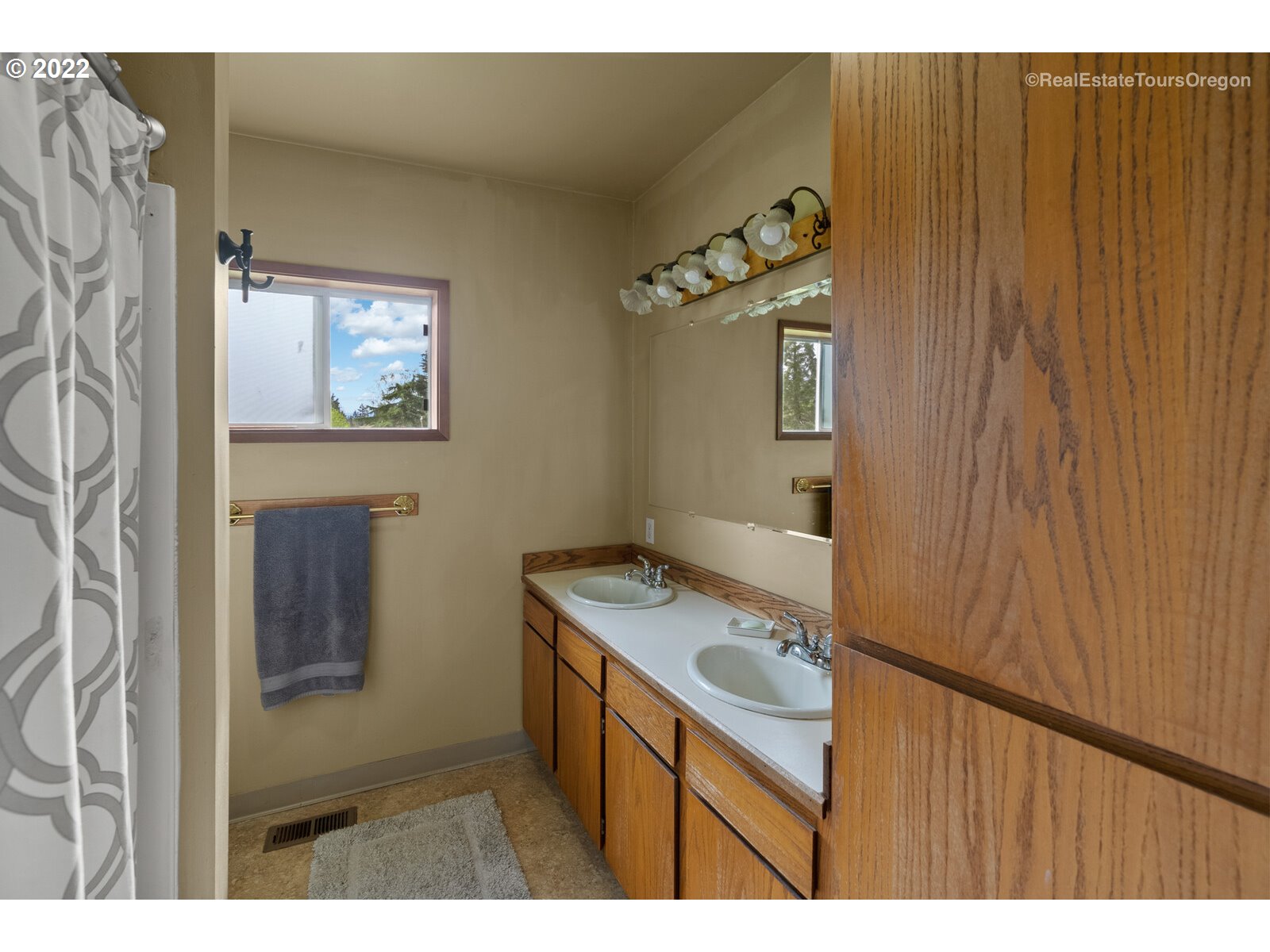 22760 Northeast Sunnycrest Road Newberg, OR 97132 - Photo 15 of 32 Gallery Image 15