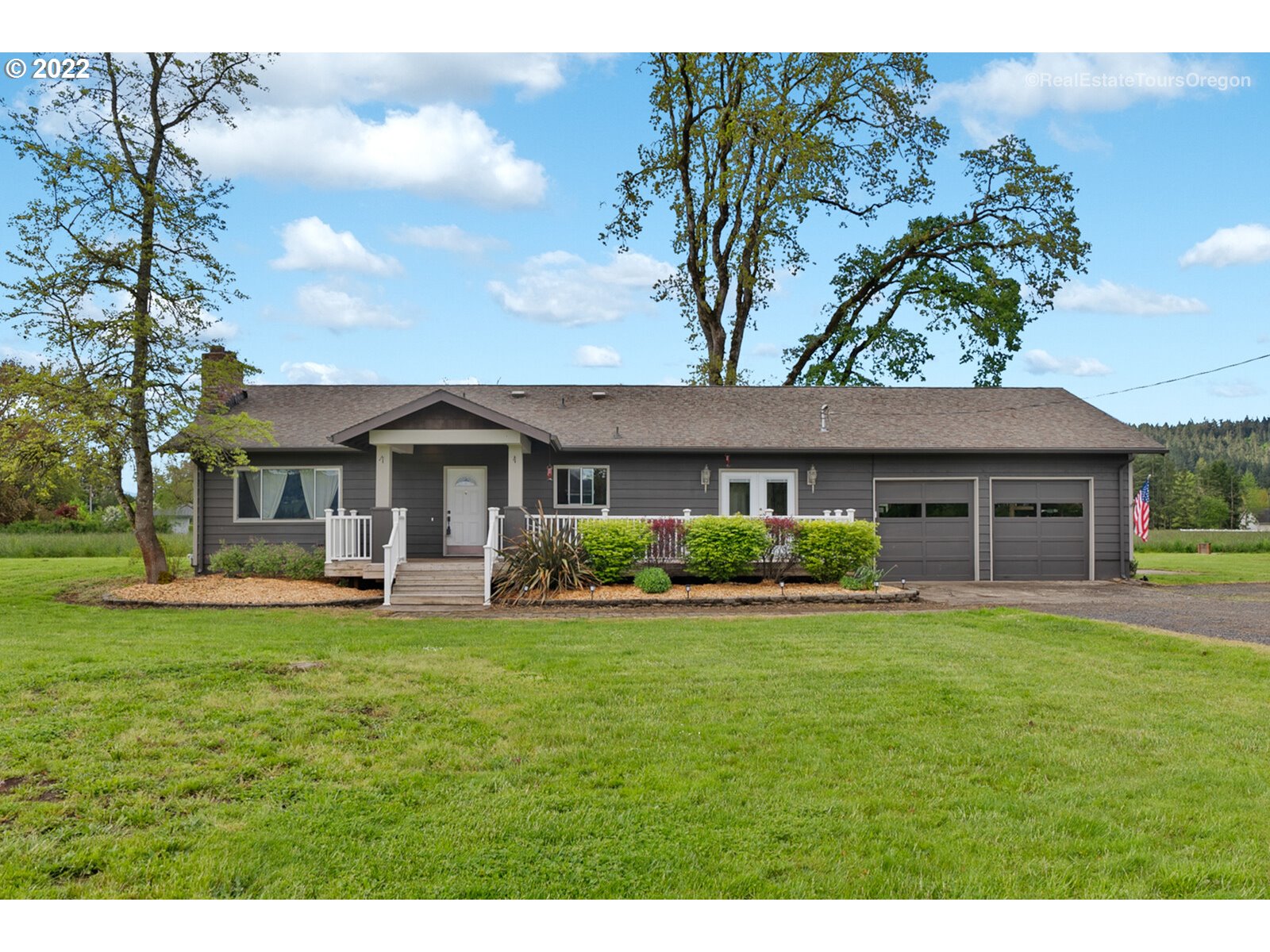 22760 Northeast Sunnycrest Road Newberg, OR 97132 - Photo 2 of 32 Gallery Image 2