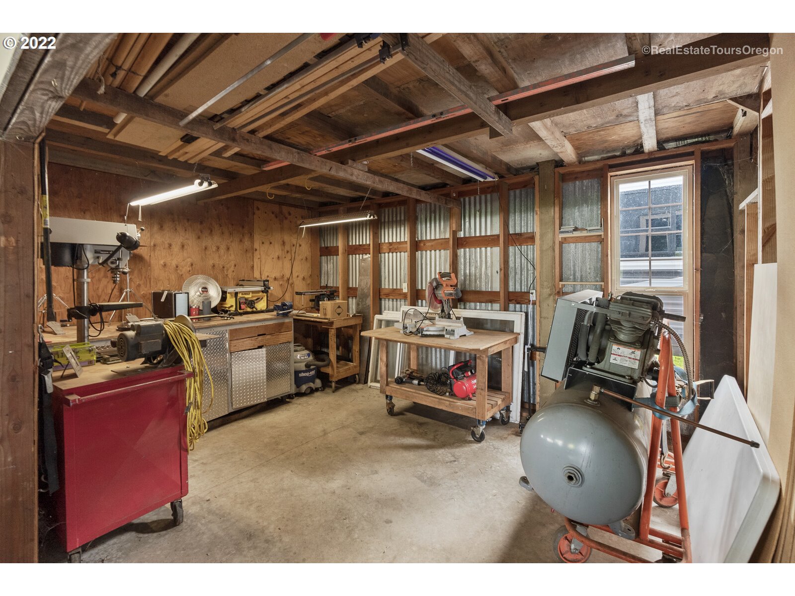 22760 Northeast Sunnycrest Road Newberg, OR 97132 - Photo 27 of 32 Gallery Image 27
