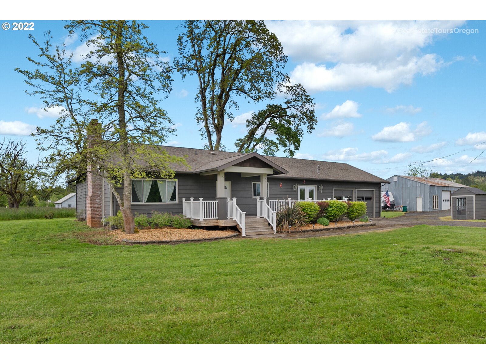 22760 Northeast Sunnycrest Road Newberg, OR 97132 - Photo 3 of 32 Gallery Image 3
