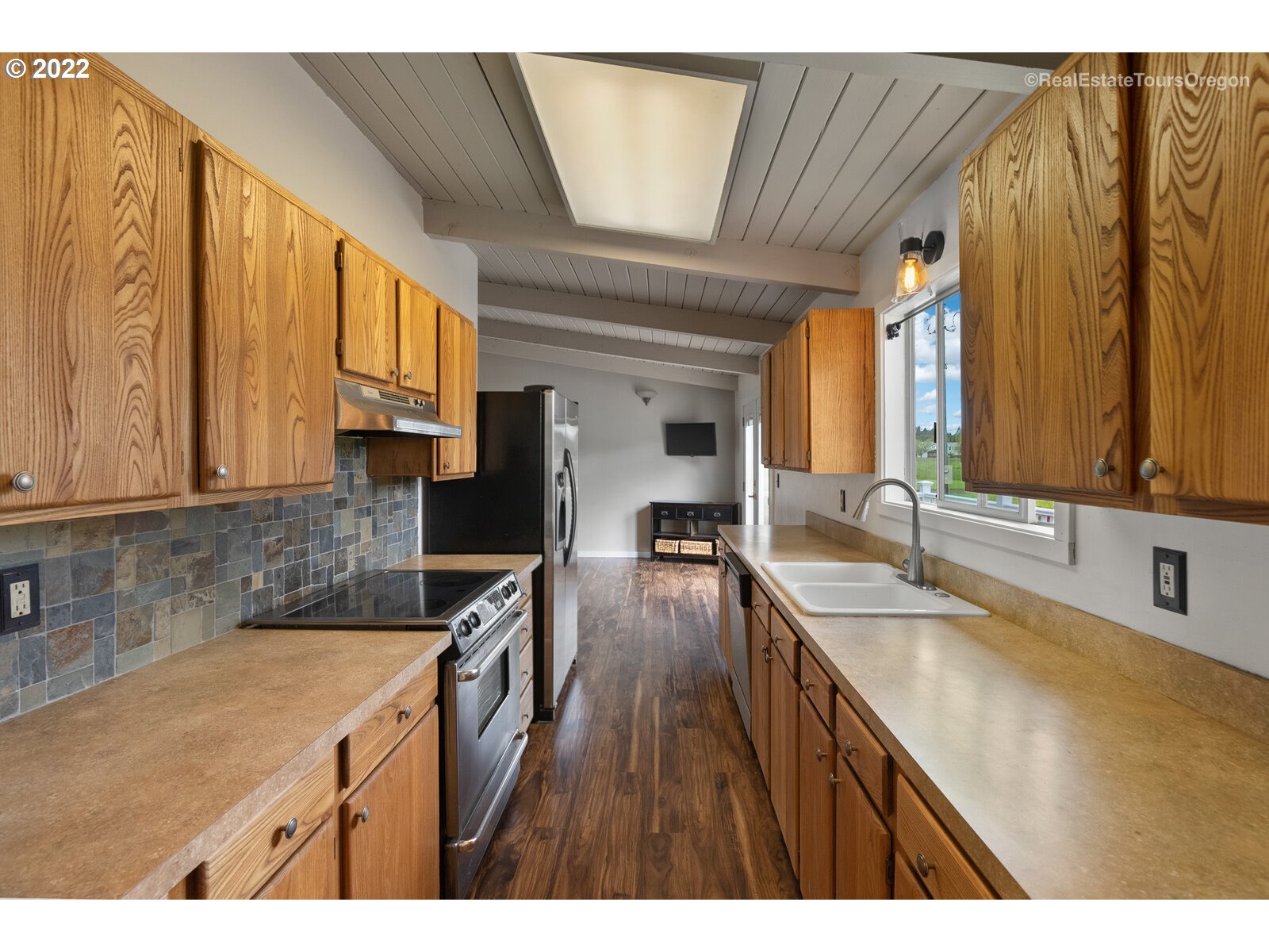 22760 Northeast Sunnycrest Road Newberg, OR 97132 - Photo 9 of 32 Gallery Image 9