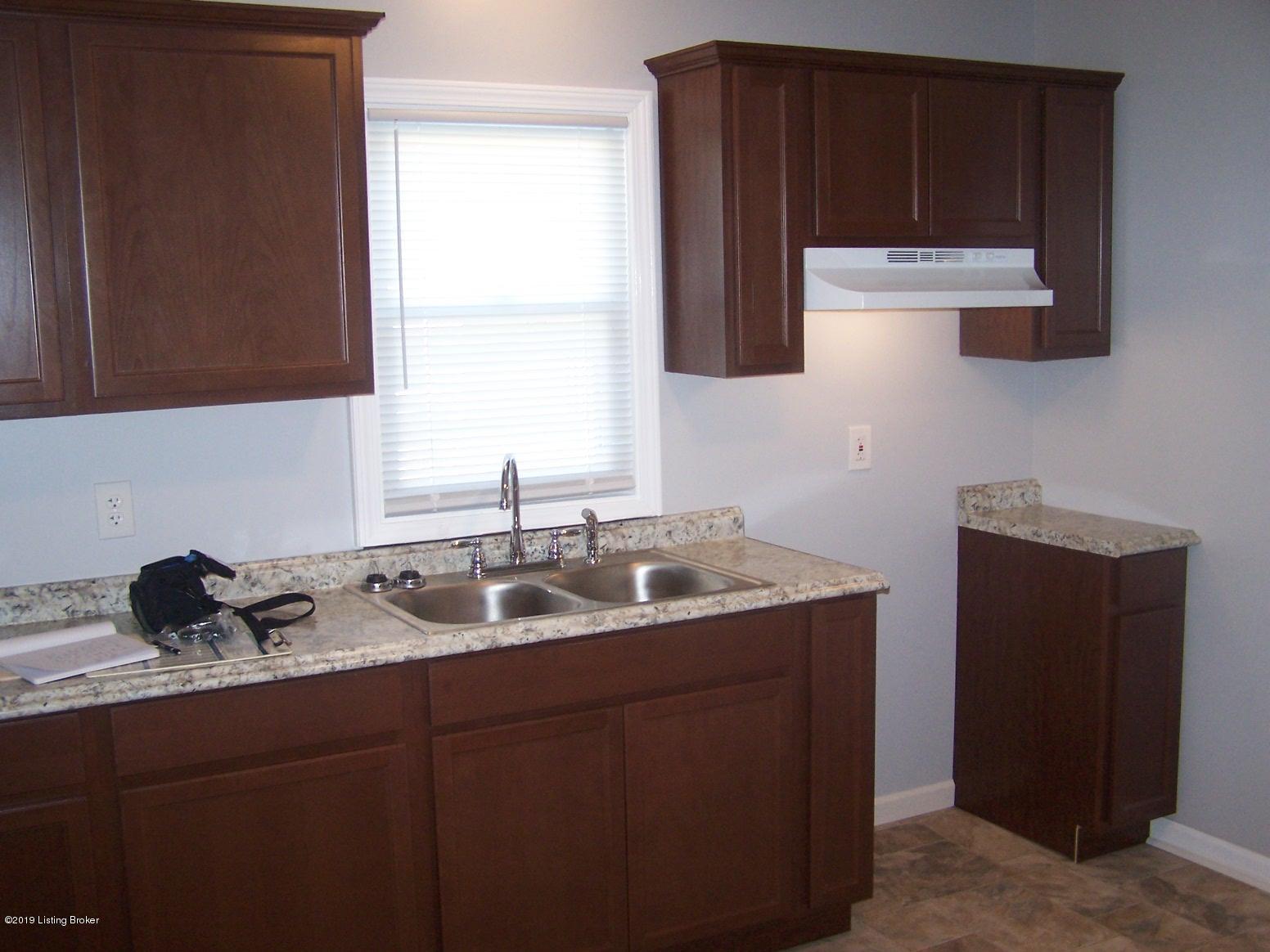 3014 Gudgel Road Louisville, KY 40211 - Photo 6 of 18 100_0935