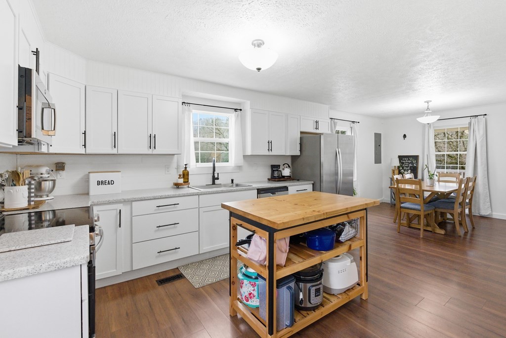 114 Viars Road Philadelphia, TN 37846 - Photo 14 of 45 a kitchen with granite countertop a stove cabinets and wooden floor