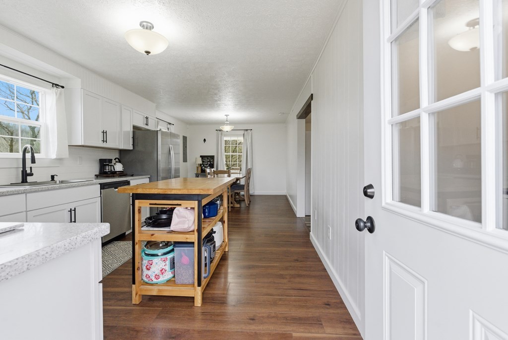 114 Viars Road Philadelphia, TN 37846 - Photo 16 of 45 a kitchen with granite countertop a stove a sink and a refrigerator