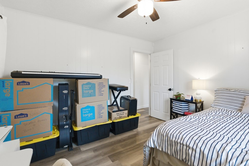 114 Viars Road Philadelphia, TN 37846 - Photo 22 of 45 a bedroom with bed and a window