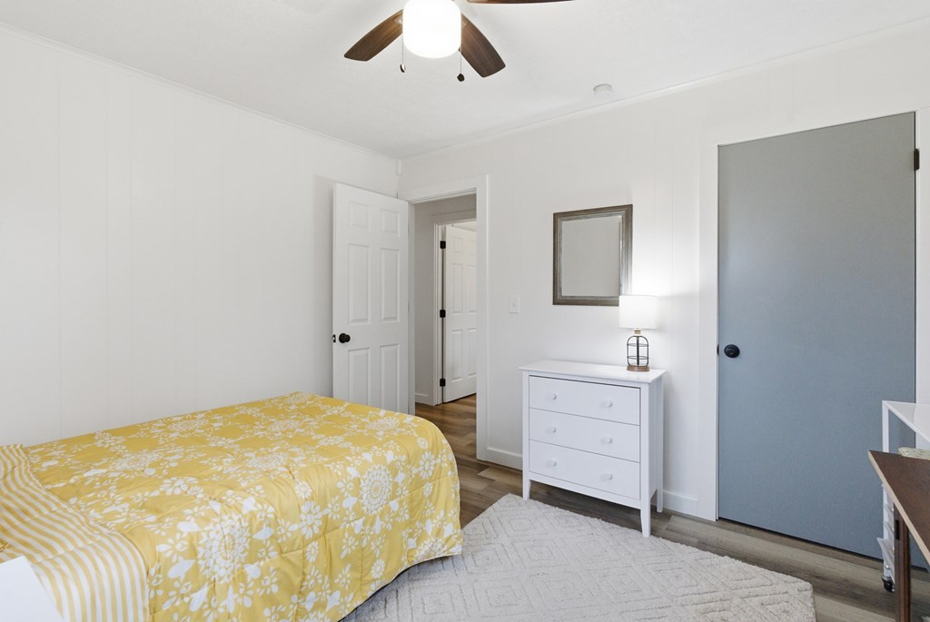 114 Viars Road Philadelphia, TN 37846 - Photo 24 of 45 a bedroom with a bed and a dresser