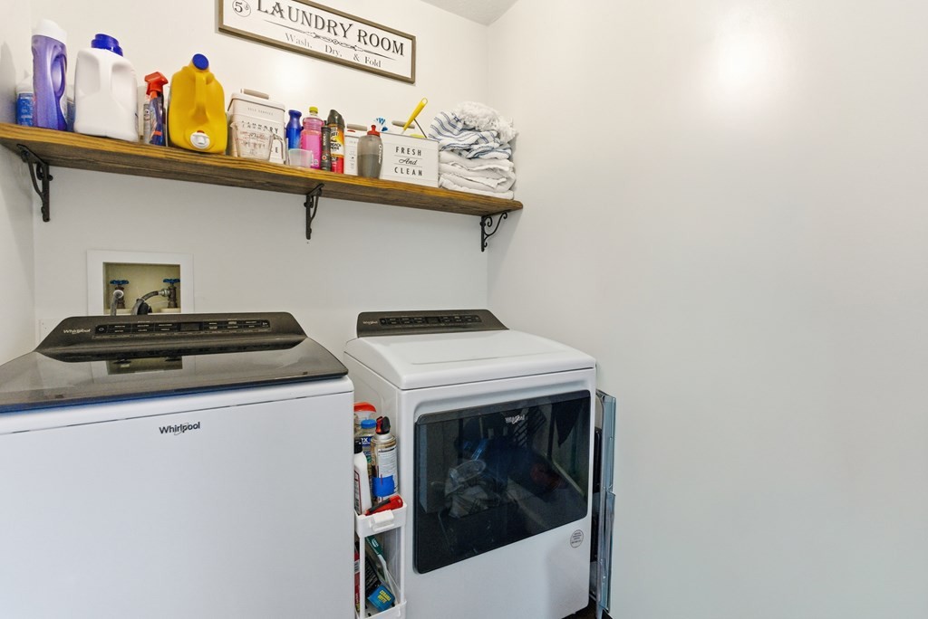 114 Viars Road Philadelphia, TN 37846 - Photo 27 of 45 a utility room with dryer and washer