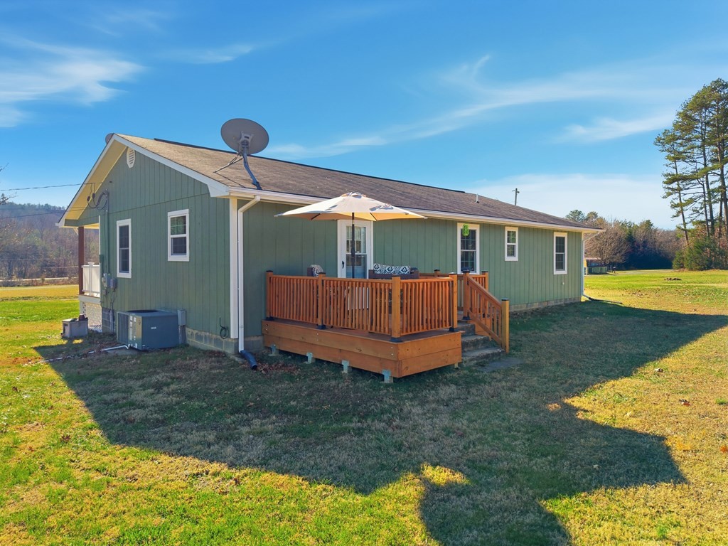 114 Viars Road Philadelphia, TN 37846 - Photo 29 of 45 a backyard of a house with yard fire pit and outdoor seating