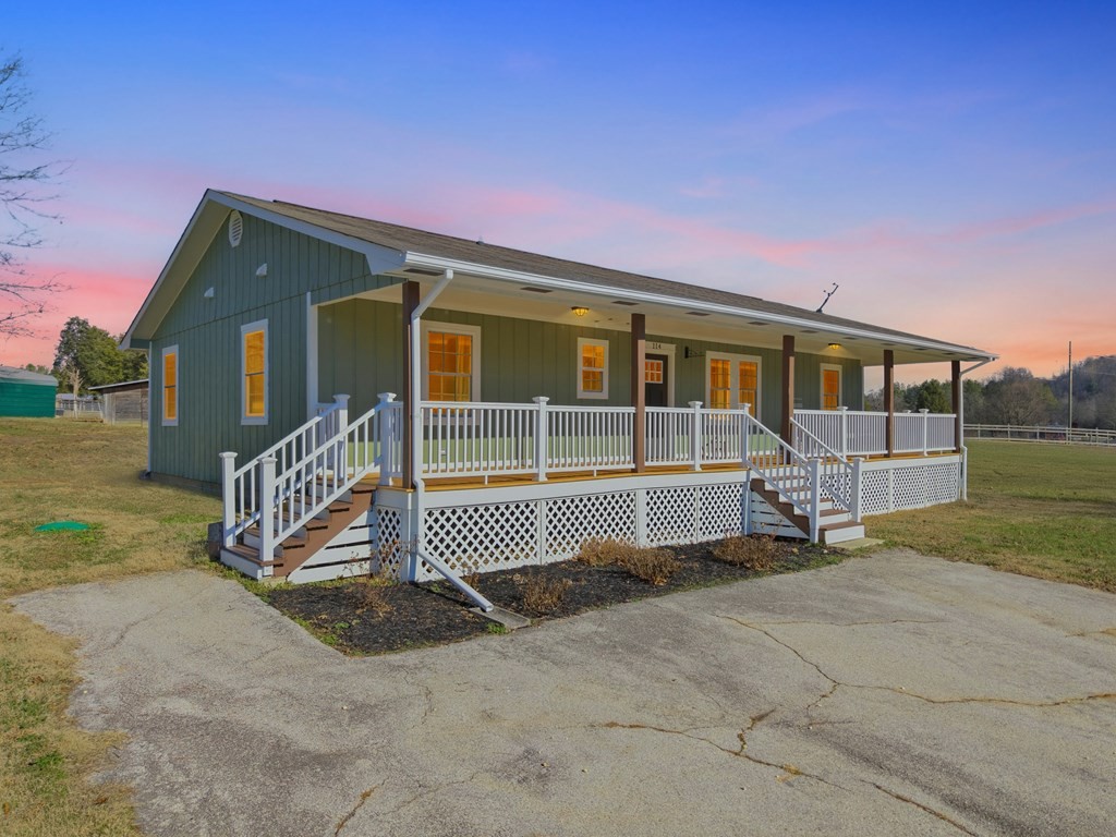 114 Viars Road Philadelphia, TN 37846 - Photo 3 of 45 a front view of a house with a yard