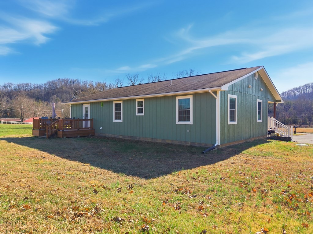 114 Viars Road Philadelphia, TN 37846 - Photo 31 of 45 a view of backyard of the house