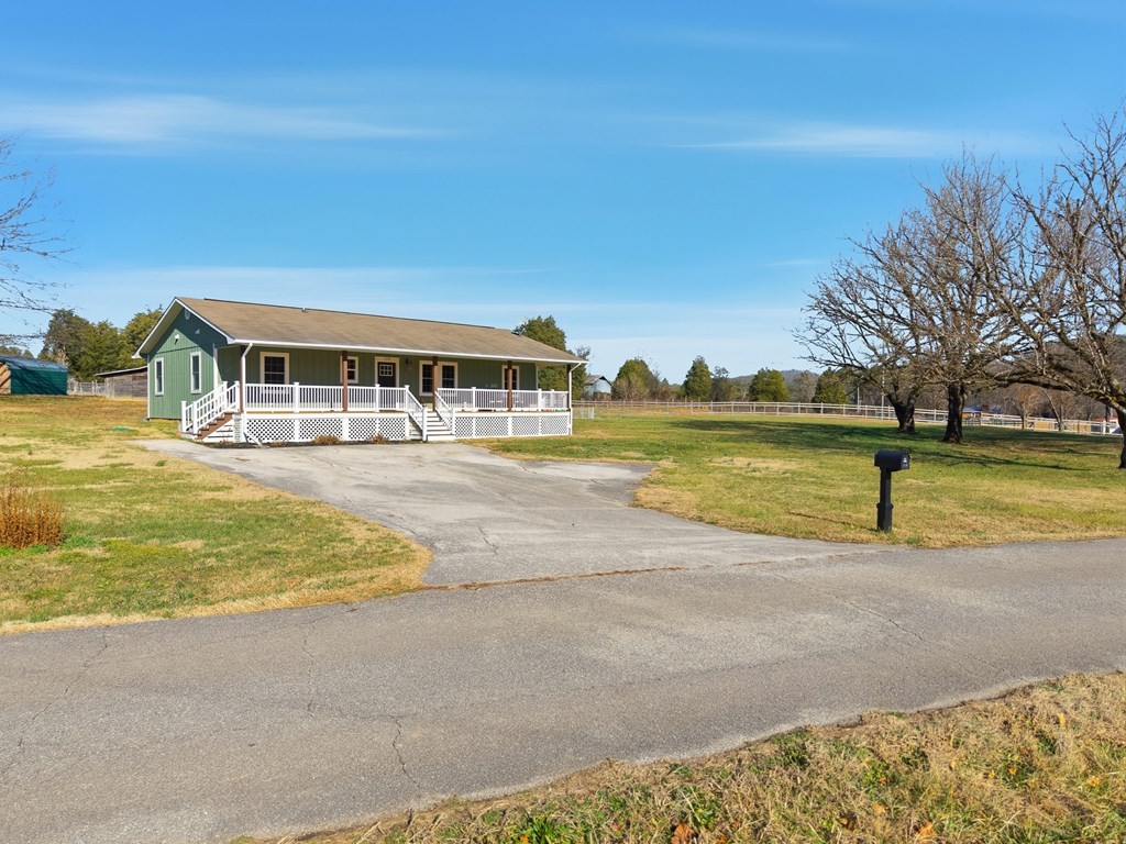 114 Viars Road Philadelphia, TN 37846 - Photo 32 of 45 a view of a swimming pool and an outdoor space