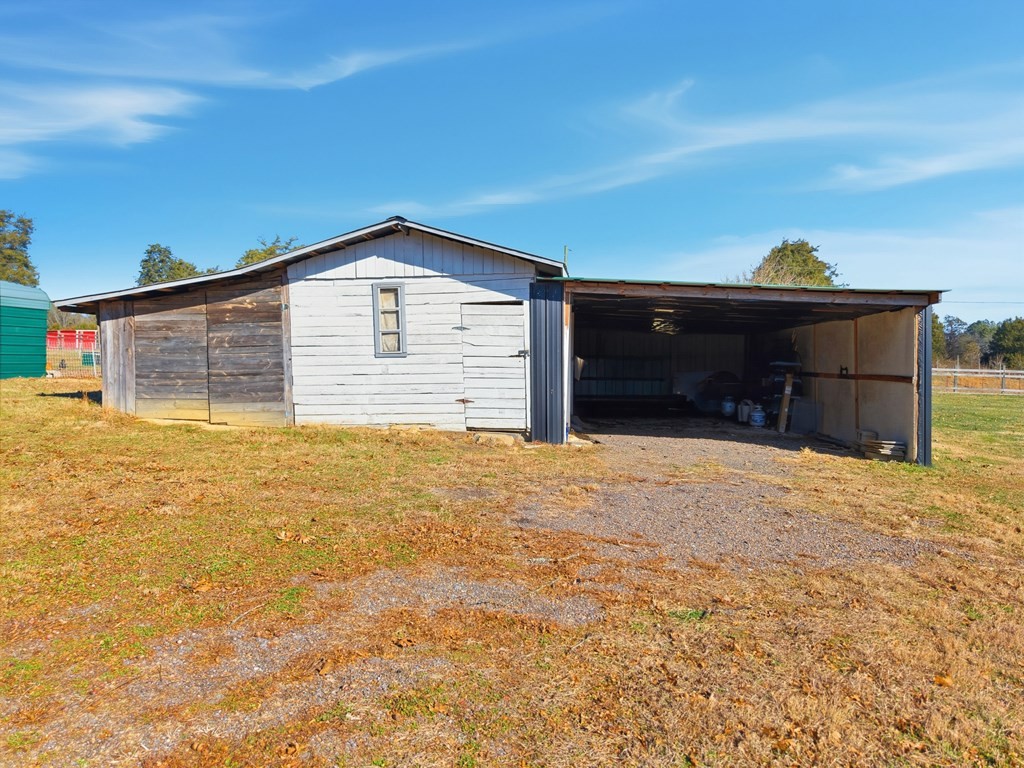 114 Viars Road Philadelphia, TN 37846 - Photo 38 of 45 a front view of a house with a yard