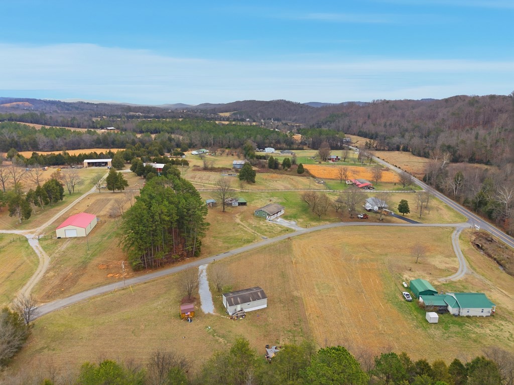 114 Viars Road Philadelphia, TN 37846 - Photo 41 of 45 an aerial view of residential houses with outdoor space and river