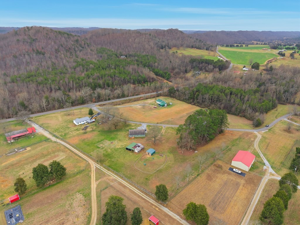 114 Viars Road Philadelphia, TN 37846 - Photo 43 of 45 a view of a swimming pool with a mountain