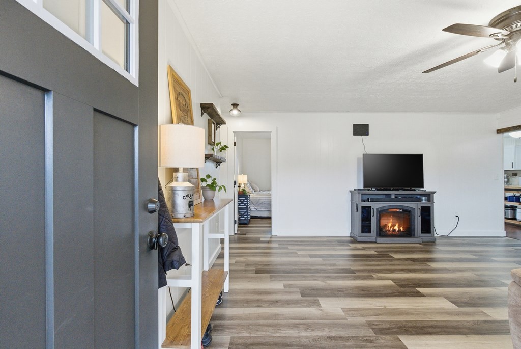 114 Viars Road Philadelphia, TN 37846 - Photo 6 of 45 a view of a livingroom with furniture and a flat screen tv