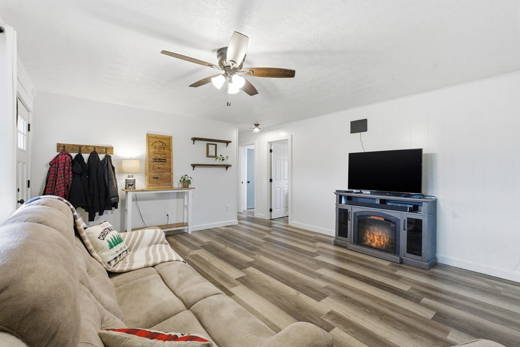 114 Viars Road Philadelphia, TN 37846 - Photo 8 of 45 a bedroom with a bed and a flat screen tv