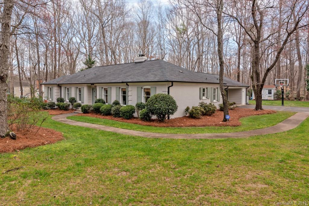 2800 High Ridge Road Charlotte, NC 28270 - Photo 3 of 34 a front view of a house with garden