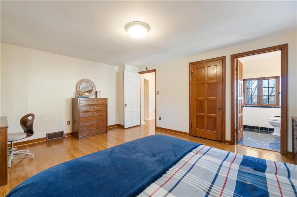 756 Osage Road Pittsburgh, PA 15243 - Photo 20 of 29 a living room with furniture