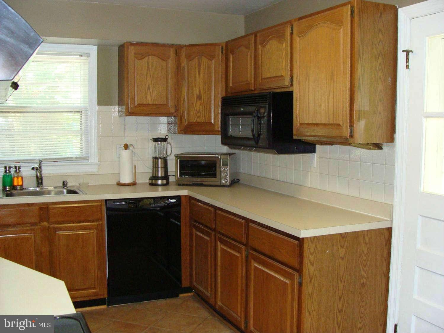 15408 Bond Mill Road Laurel, MD 20707 - Photo 13 of 30 Kitchen with NEW counters