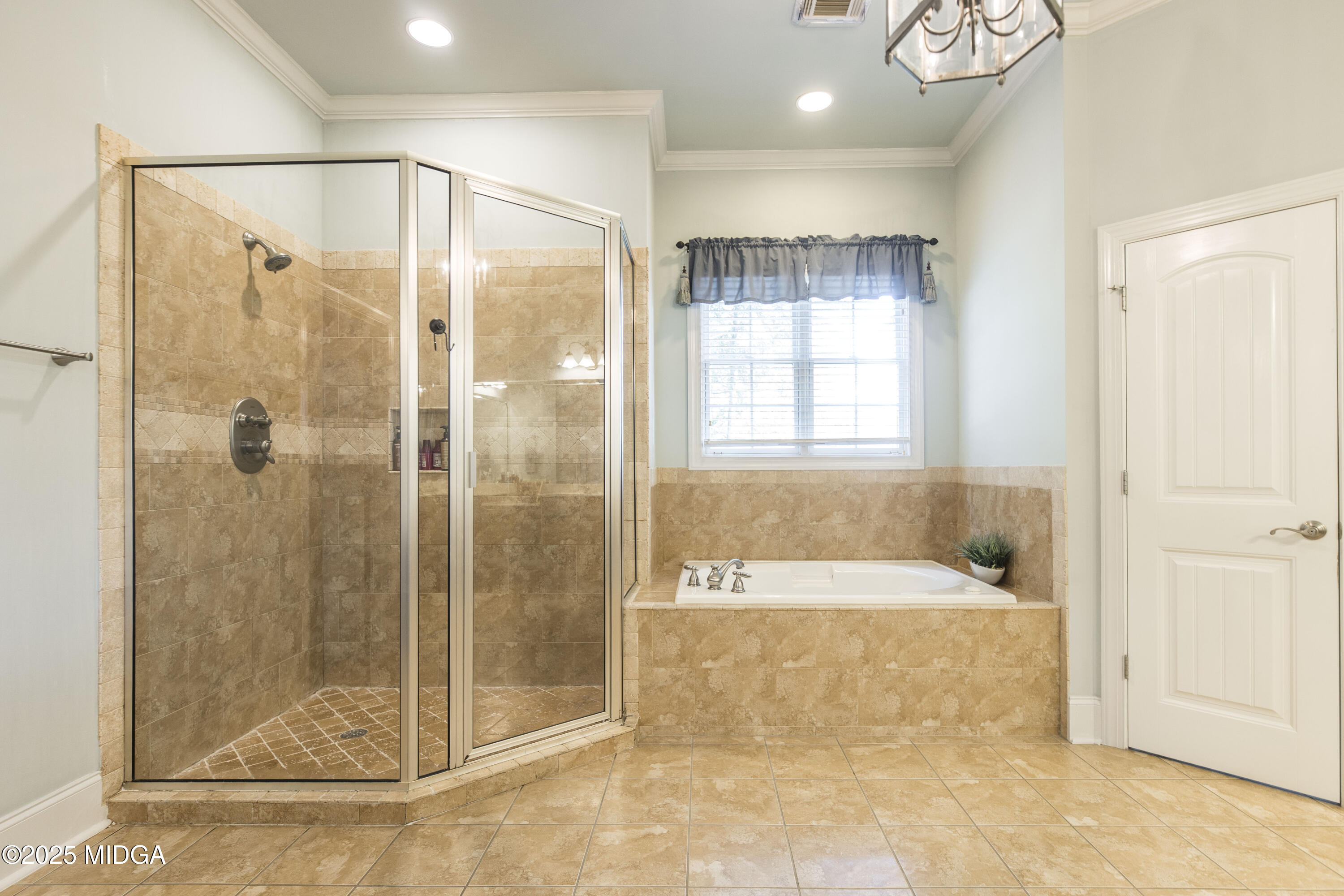 711 Latrobe Way Macon, GA 31220 - Photo 24 of 44 a bathroom with a shower and a bathtub