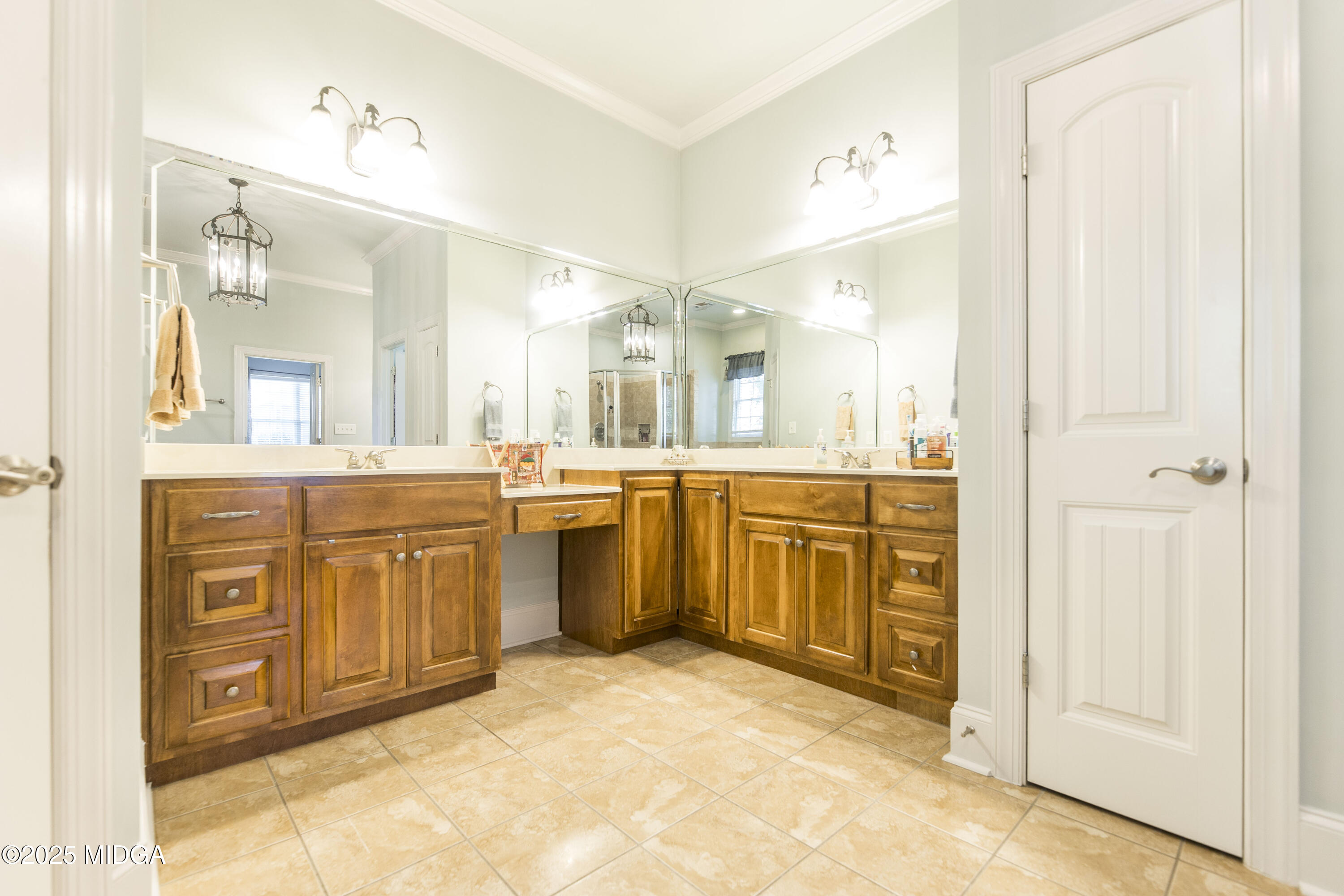 711 Latrobe Way Macon, GA 31220 - Photo 25 of 44 a large bathroom with a sink double vanity and a mirror