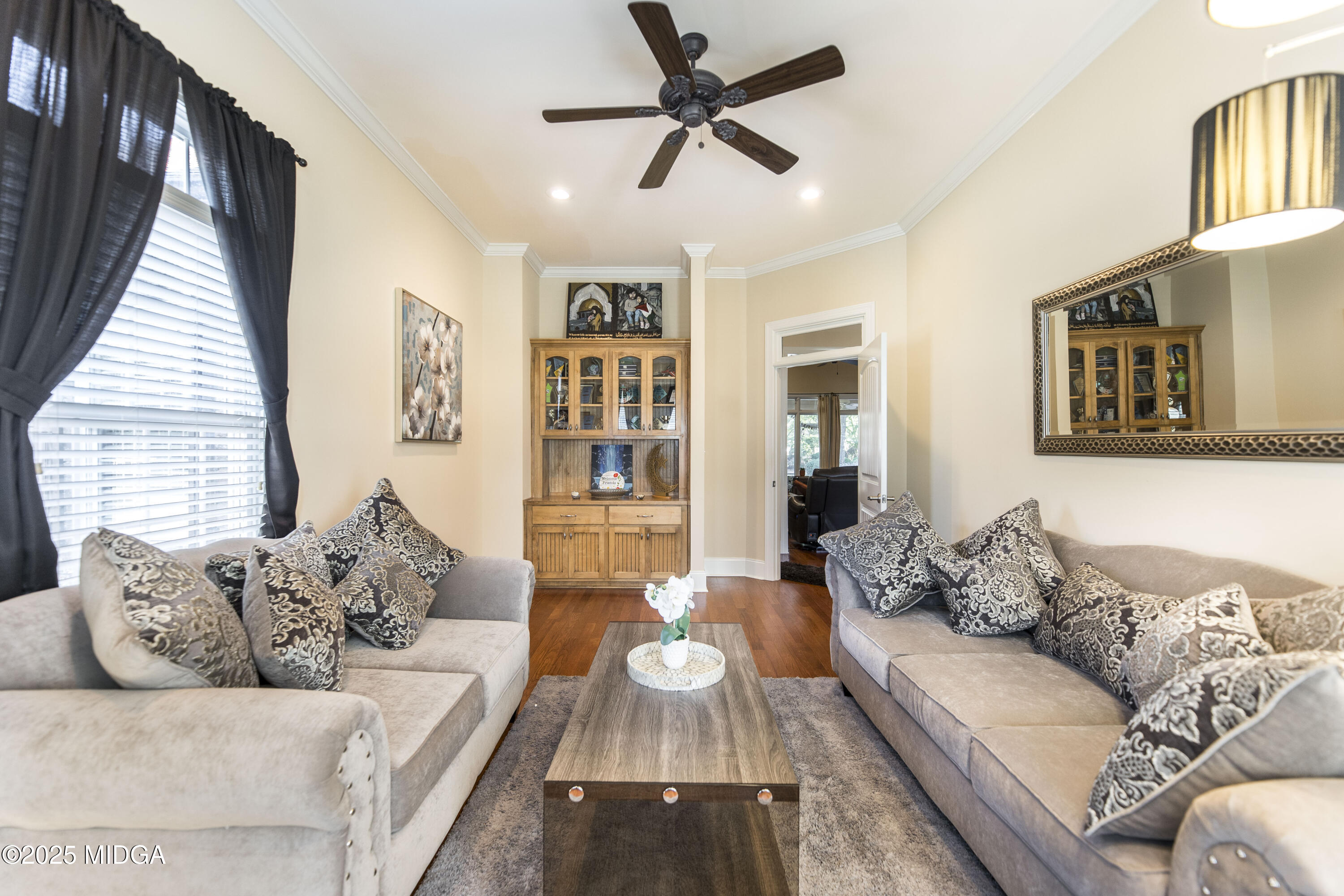 711 Latrobe Way Macon, GA 31220 - Photo 28 of 44 a living room with furniture and a large window