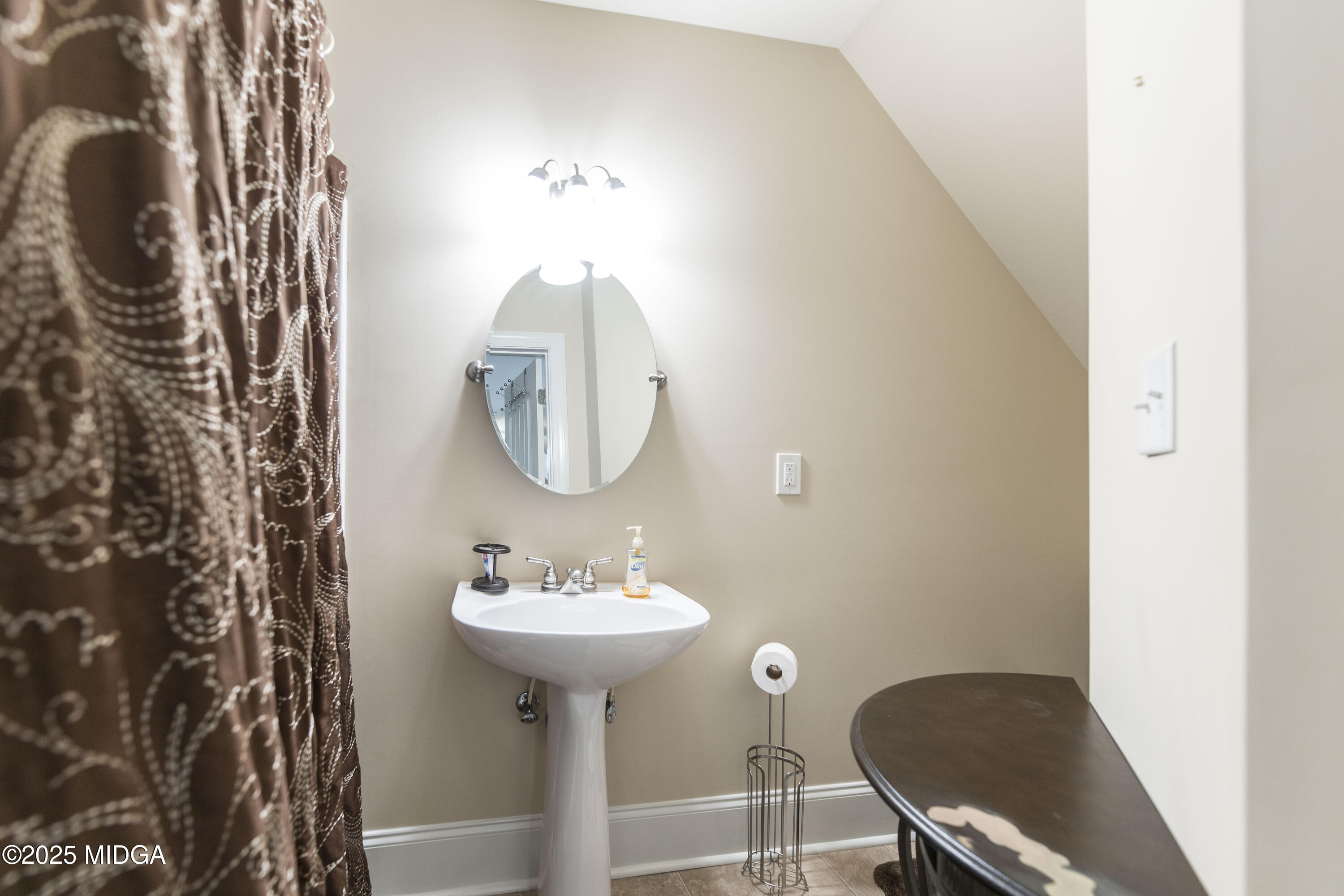 711 Latrobe Way Macon, GA 31220 - Photo 37 of 44 a bathroom with a sink toilet and a mirror