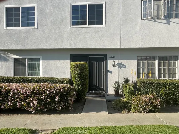 $682,500 | 1964 Glenoaks Avenue, Unit D, Anaheim, CA 92801