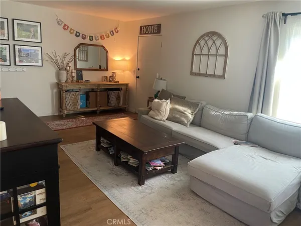$682,500 | 1964 Glenoaks Avenue, Unit D, Anaheim, CA 92801