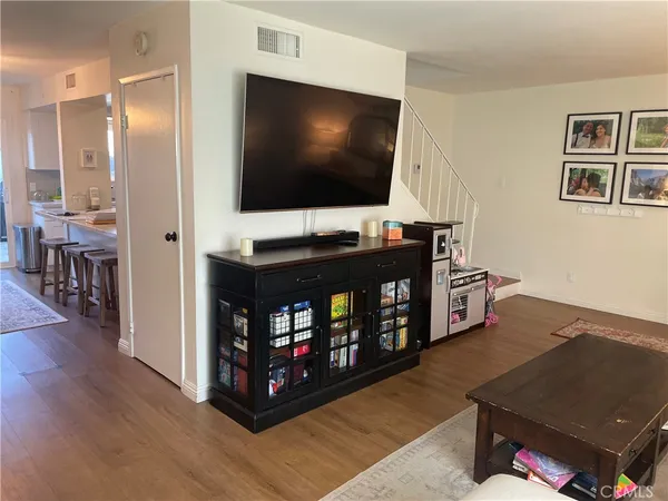 $682,500 | 1964 Glenoaks Avenue, Unit D, Anaheim, CA 92801