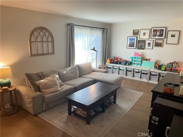 $682,500 | 1964 Glenoaks Avenue, Unit D, Anaheim, CA 92801