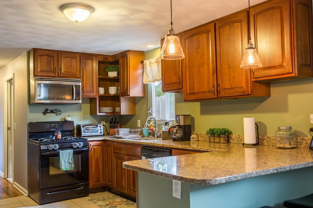 281 Maple Street Warwick, RI 02888 - Photo 13 of 32 Gallery Image 13