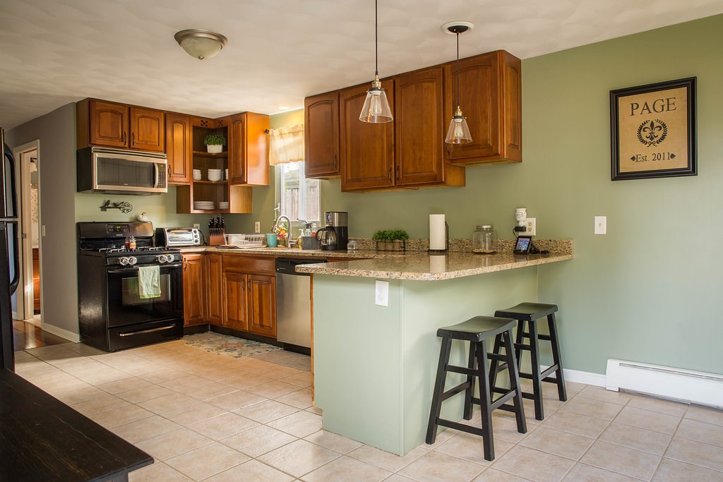 281 Maple Street Warwick, RI 02888 - Photo 9 of 32 Gallery Image 9