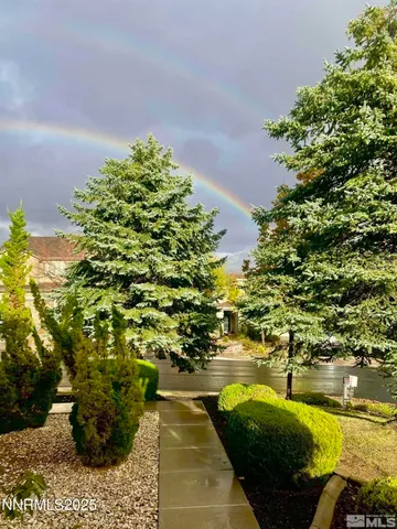 a picture of lake view