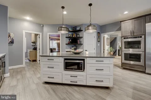 $1,995,000 | 13101 Ridge Drive, Rockville, MD 20850