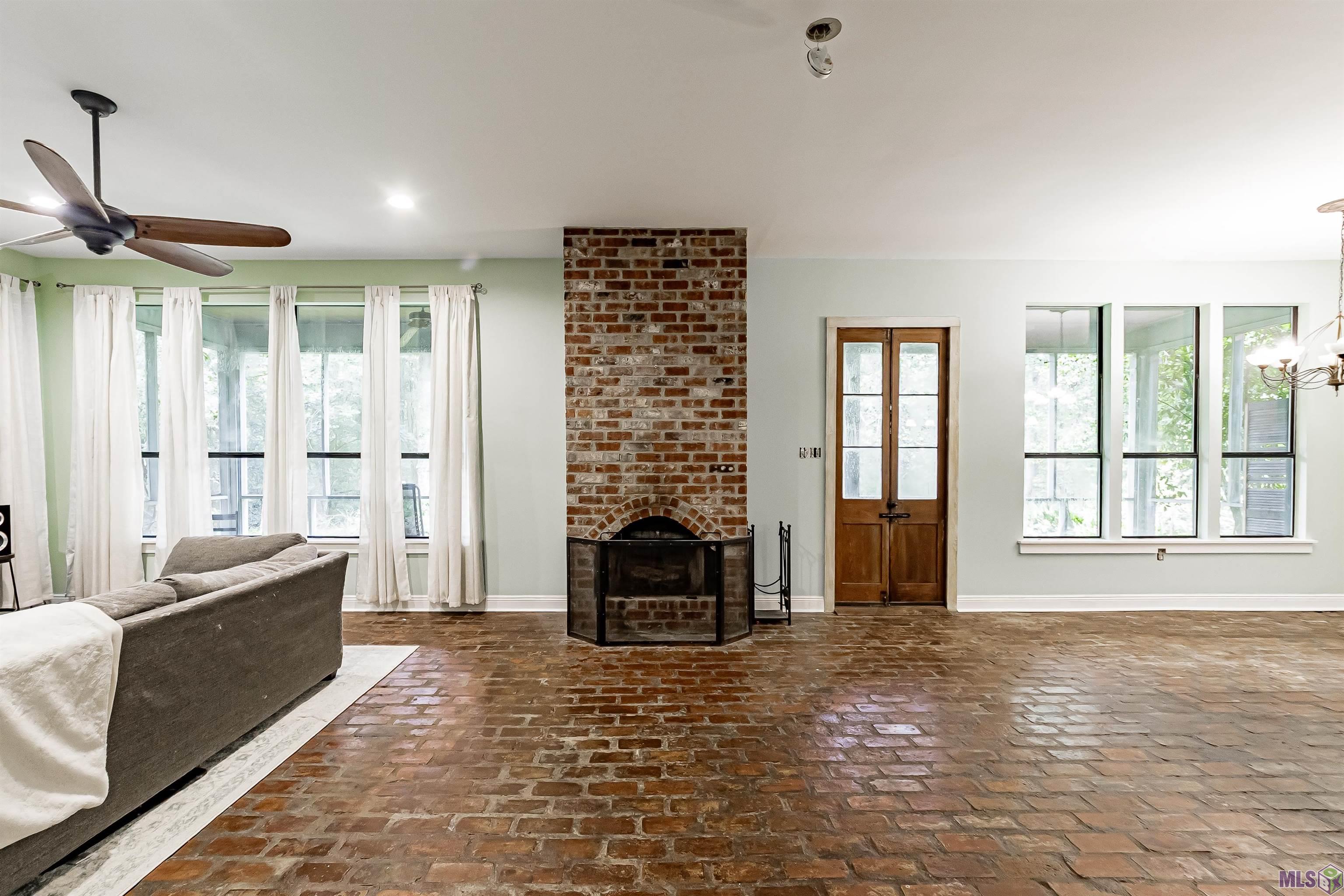 25247 Shane Court Jackson, LA 70748 - Photo 2 of 33