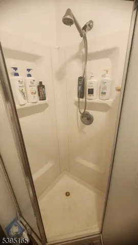 $1,875 | 18 East 17th Street, Unit 2R, Bayonne, NJ 07002