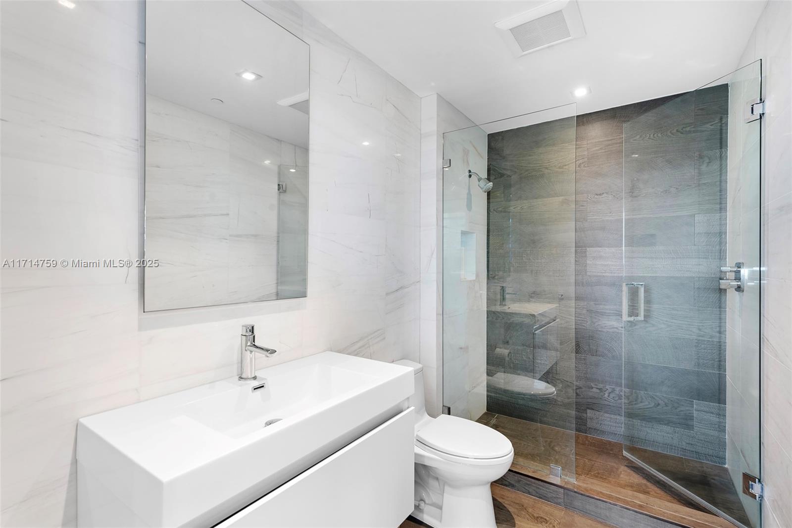 400 Alton Road, Unit 509 Miami Beach, FL 33139 - Photo 30 of 36