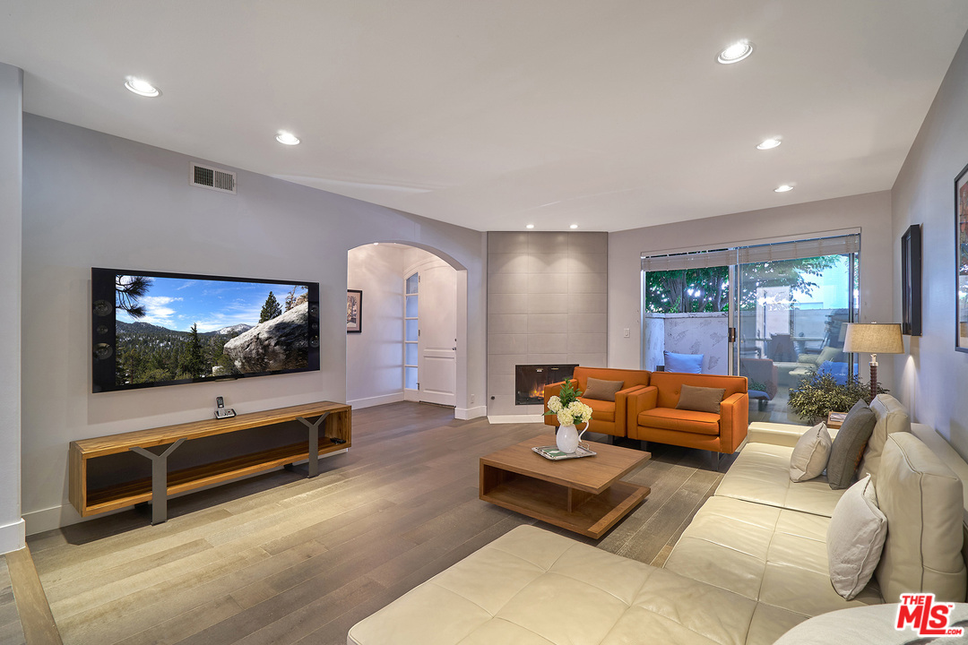 2139 Colby Avenue Los Angeles, CA 90025 - Photo 1 of 30
