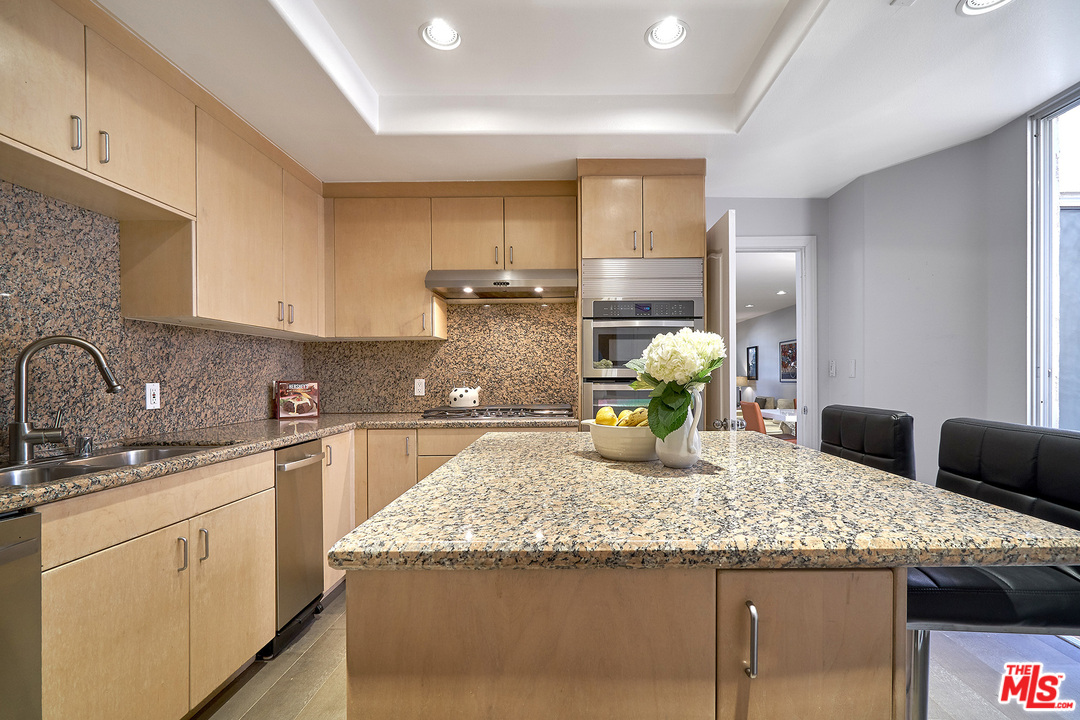 2139 Colby Avenue Los Angeles, CA 90025 - Photo 12 of 30