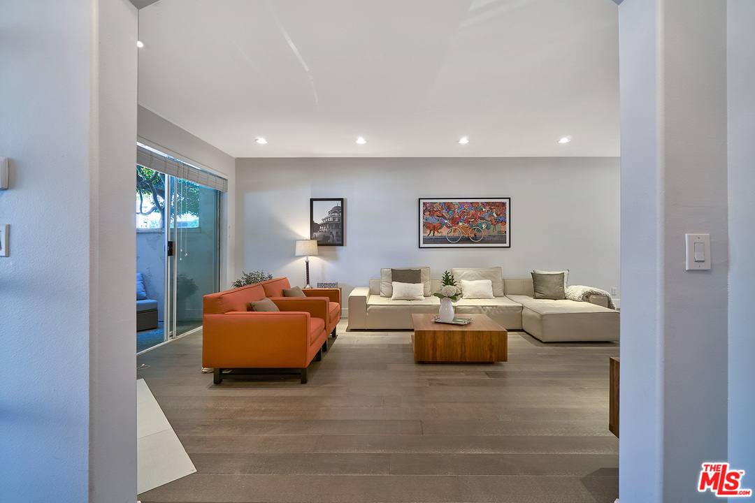 2139 Colby Avenue Los Angeles, CA 90025 - Photo 3 of 30