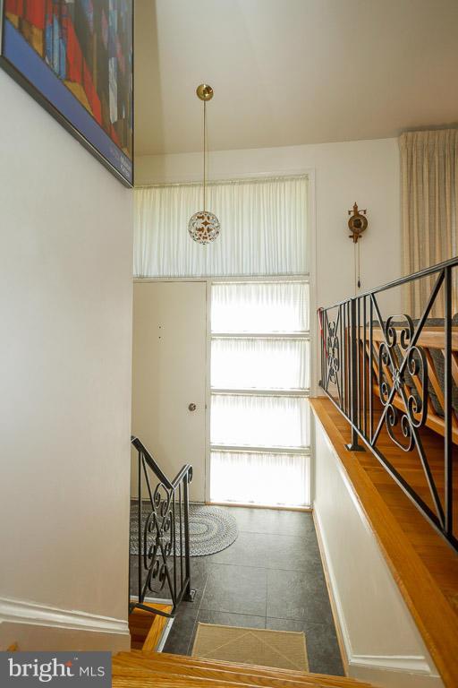 6802 Quebec Court Springfield, VA 22152 - Photo 2 of 30 Foyer