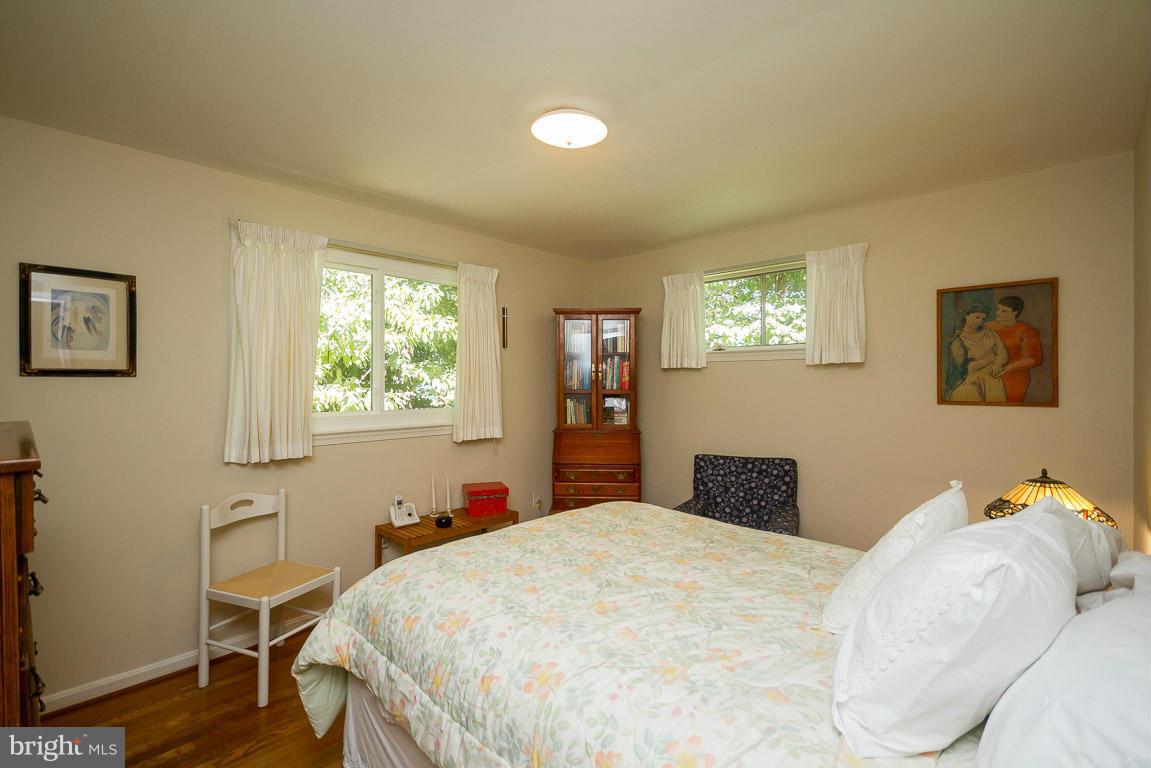 6802 Quebec Court Springfield, VA 22152 - Photo 11 of 30 Mater Bedroom