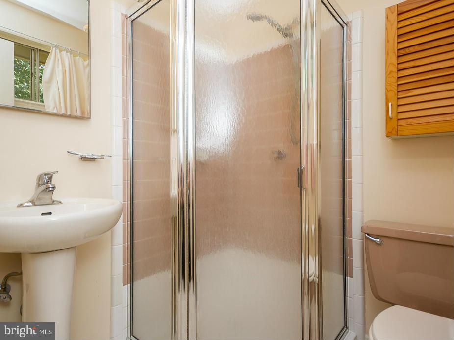 6802 Quebec Court Springfield, VA 22152 - Photo 13 of 30 Master Bath